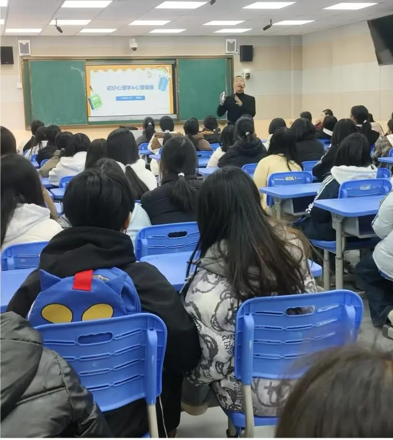 江西上饶华坛山镇开展心理健康宣传进校园活动