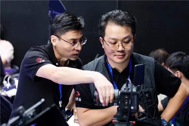 佳能EOS C50 团播首秀惊艳无忧之夜,明星感直播助推流量破百亿 佳能EOS C50 团播首秀惊艳无忧之夜,明星感直播助推流量破百亿