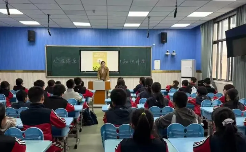 上饶玉山县凤凰小学: 拥抱成长 逐光而行 上饶玉山县凤凰小学: 拥抱成长 逐光而行