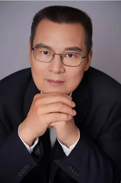 时银钢: 戎装虽卸志不渝 大爱无声暖饶城 时银钢: 戎装虽卸志不渝 大爱无声暖饶城