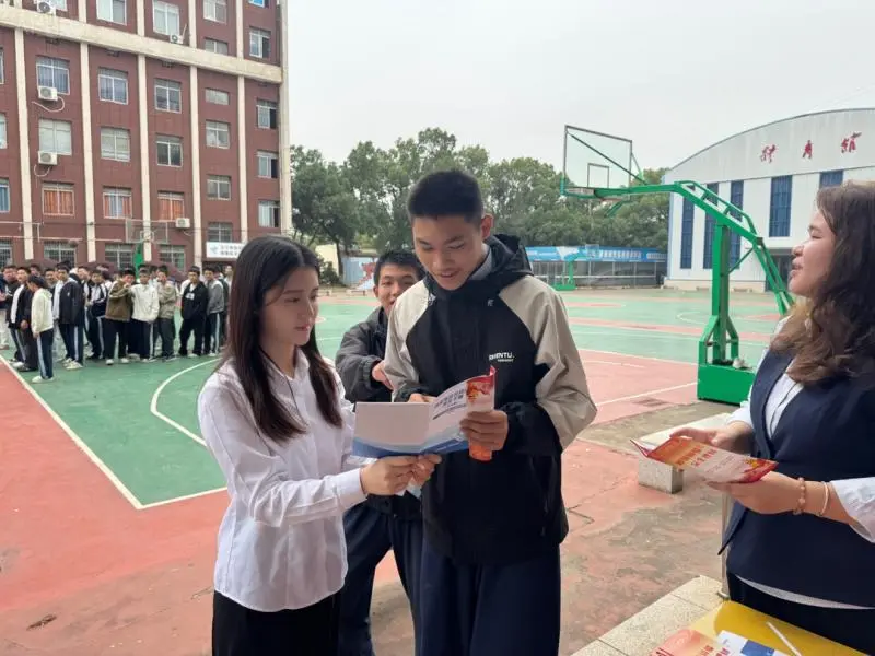 筑牢支付安全防线 中国工商银行九华支行“反诈拒赌校园行”走进职校 筑牢支付安全防线 中国工商银行九华支行“反诈拒赌校园行”走进职校