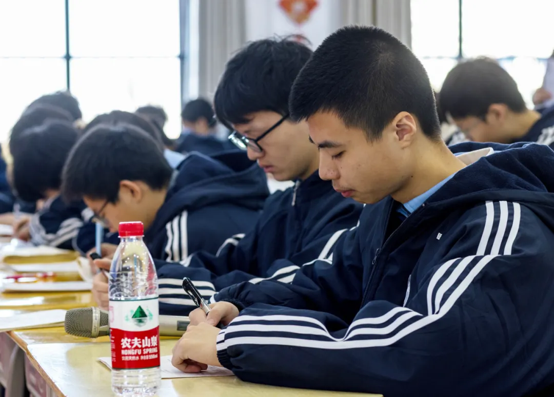 研数悟理明方向,聚力备考启新程——湘潭市2026届高三数学复习教学研讨会圆满举行