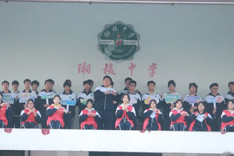 以文明交通为弦 奏响平安校园乐章 以文明交通为弦 奏响平安校园乐章