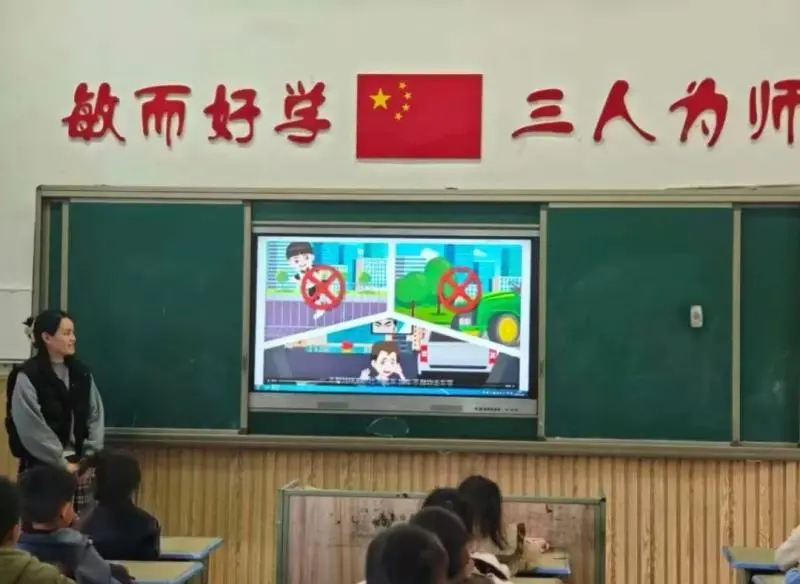 江西玉山县凤凰小学开展“智慧家长进课堂”活动 江西玉山县凤凰小学开展“智慧家长进课堂”活动