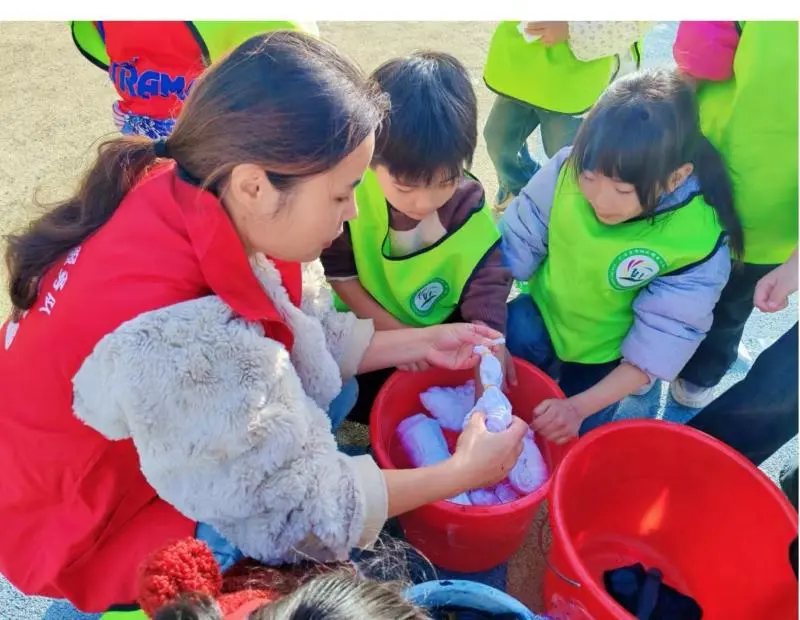 指尖生花·扎染童趣——儿童扎染主题活动 指尖生花·扎染童趣——儿童扎染主题活动