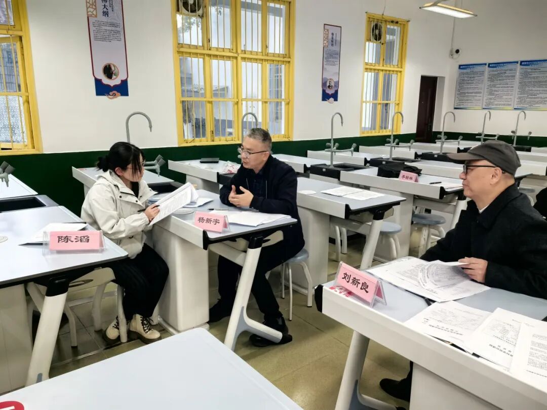 湘机中学上演科研“大考”：13项课题集中“过堂”获专家点赞