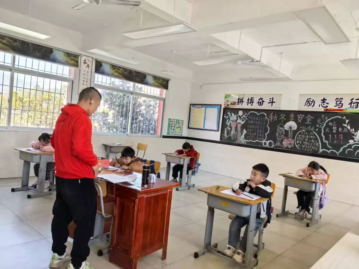 江西上饶汪村学校:       快乐“拼”搏，畅游“音”海