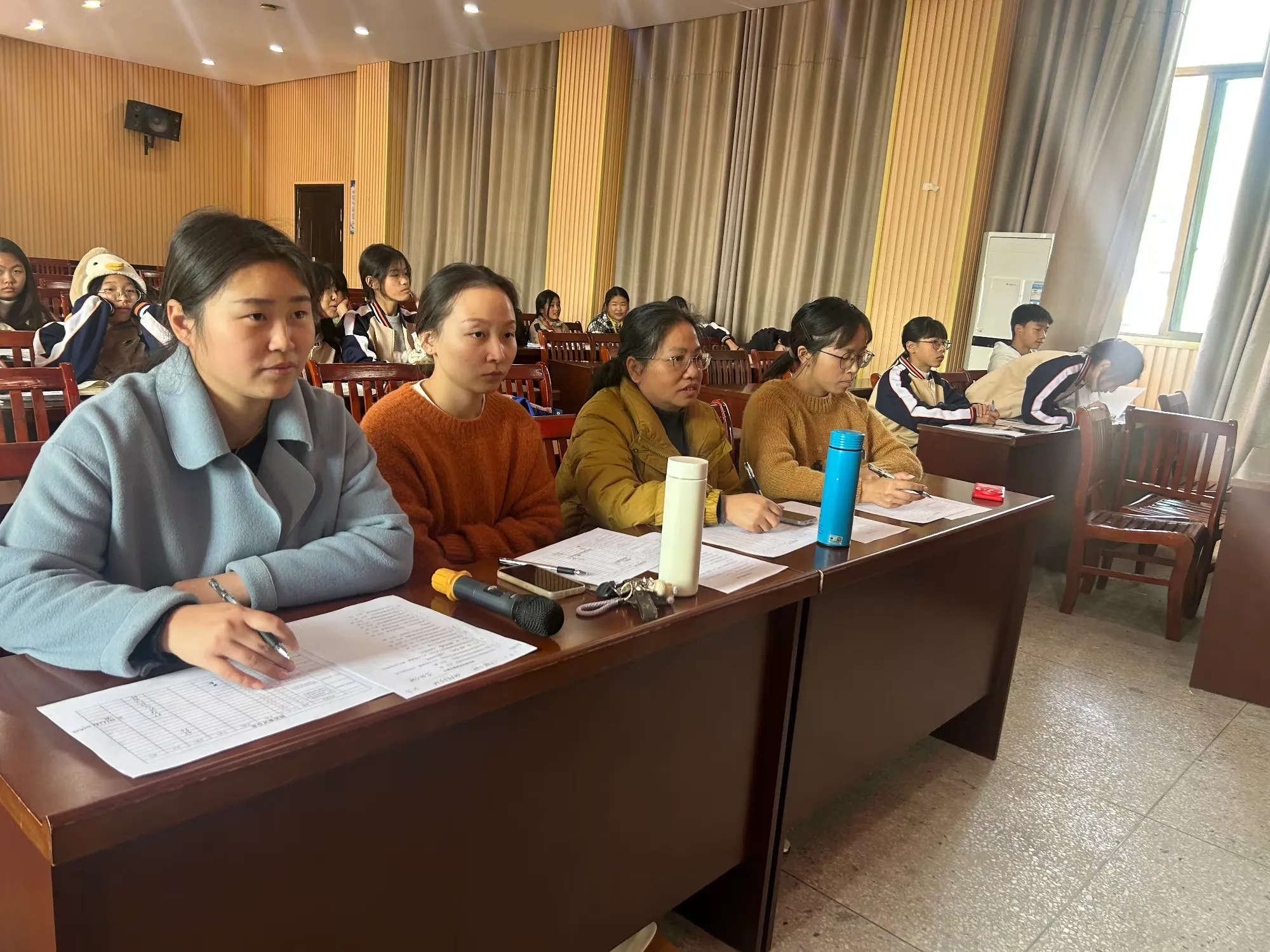 江西上饶汪村学校中学部开展学生辩论赛活动