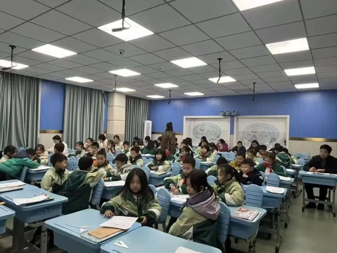 江西玉山:   聚焦数学思维  探索搭配奥秘