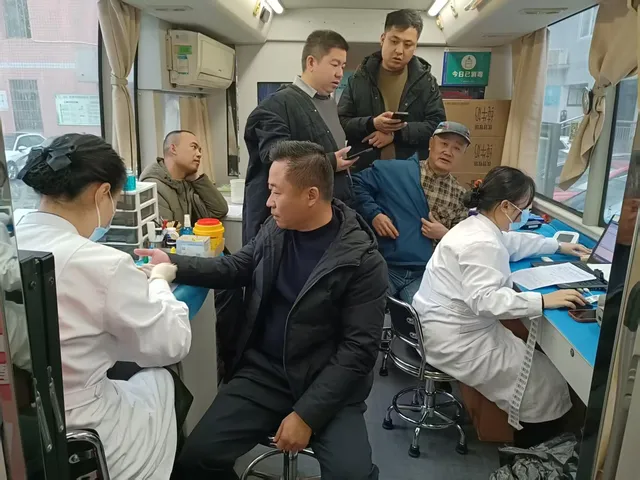 热血践初心 大爱暖莲乡 ——湘潭县住建局开展无偿献血活动