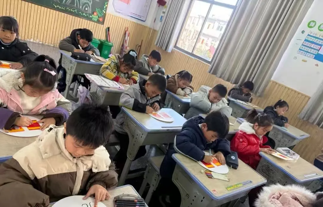 江西玉山县凤凰小学开展“智慧家长进课堂”活动