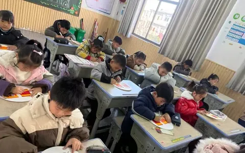 江西玉山县凤凰小学开展“智慧家长进课堂”活动