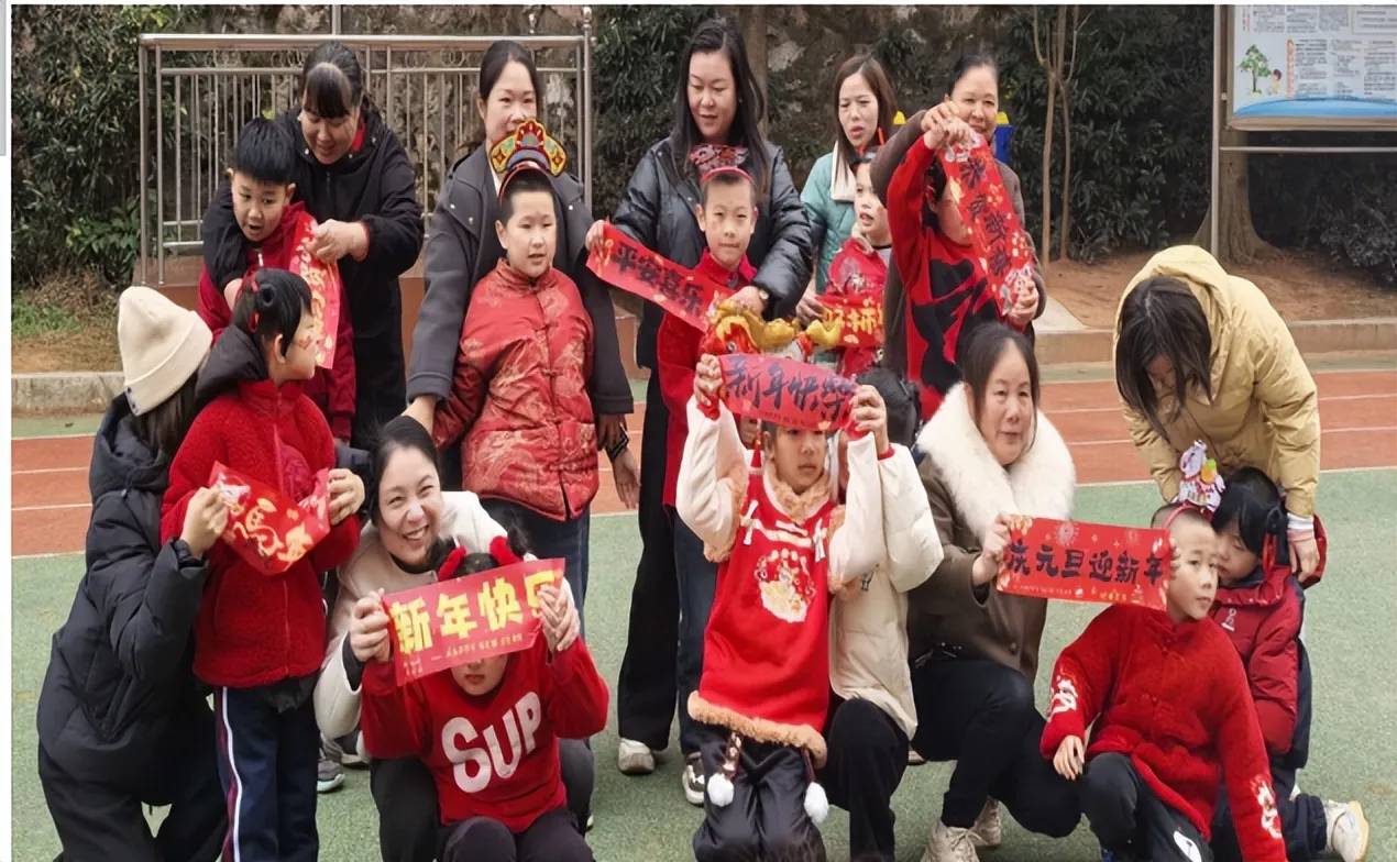 童心筑梦迎新年,特校欢歌庆元旦 ——湘潭县特殊教育学校举办2026年元旦庆祝活动