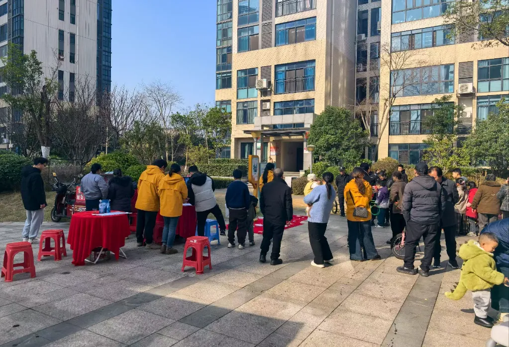 联通服务进小区 便民活动暖意浓