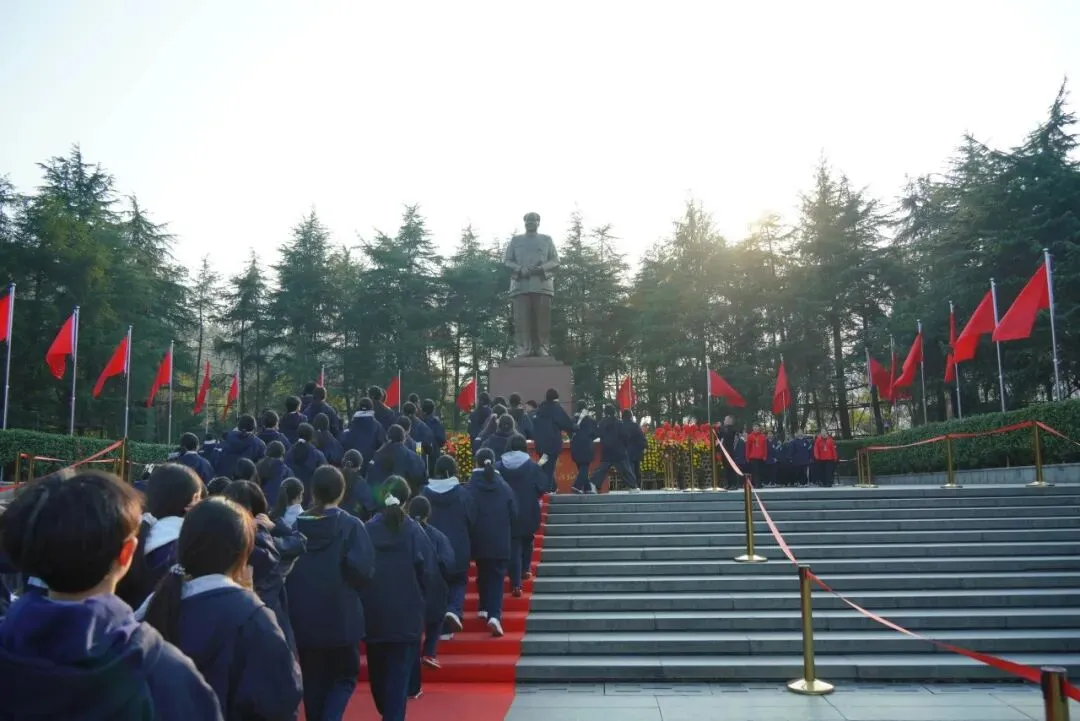 走进伟人故里,传承红色基因,争做时代新人——湘潭凤凰中学高一年级“我的韶山行”红色主题研学活动
