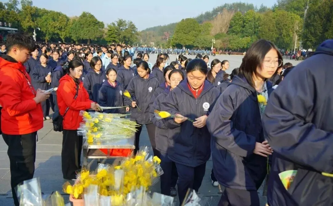 走进伟人故里,传承红色基因,争做时代新人——湘潭凤凰中学高一年级“我的韶山行”红色主题研学活动