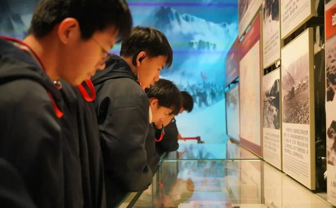 走进伟人故里,传承红色基因,争做时代新人——湘潭凤凰中学高一年级“我的韶山行”红色主题研学活动