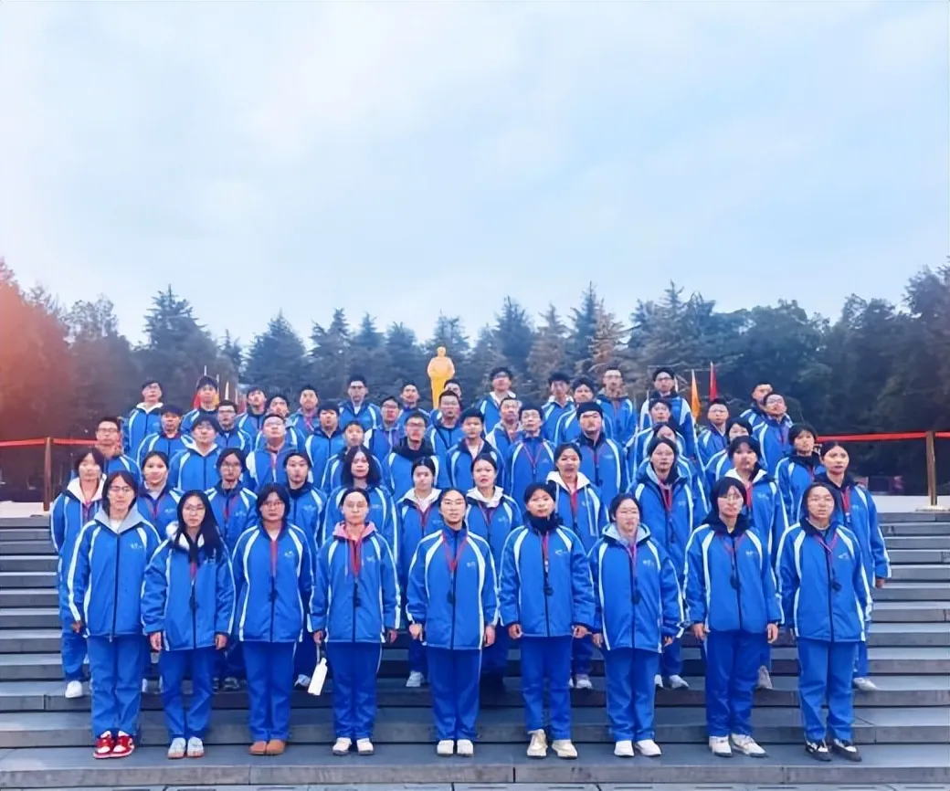 追寻伟人足迹,传承革命精神——高一年级“我的韶山行”研学实践活动纪实