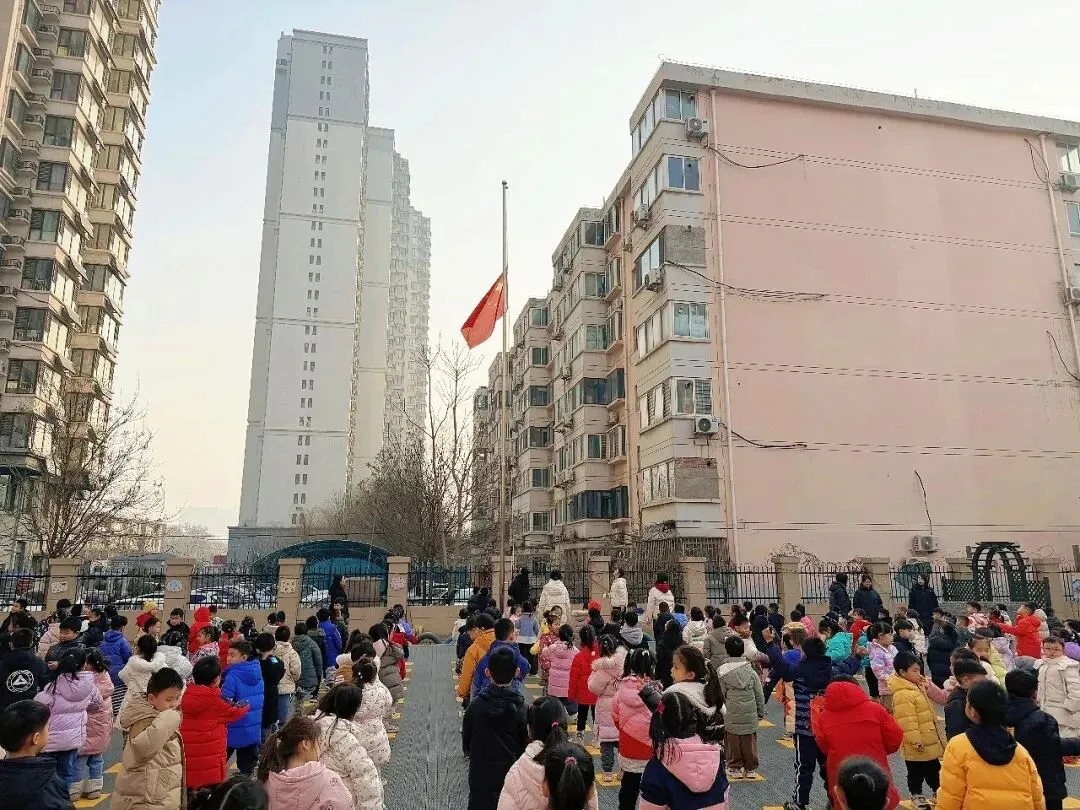 【四幼·升旗活动】童心向党 旗帜飘扬(十九)——丛台区第四幼儿园天冷 我不怕主题升旗仪式