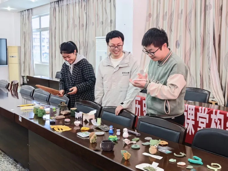 同源共流润心田 薪火相传育新人