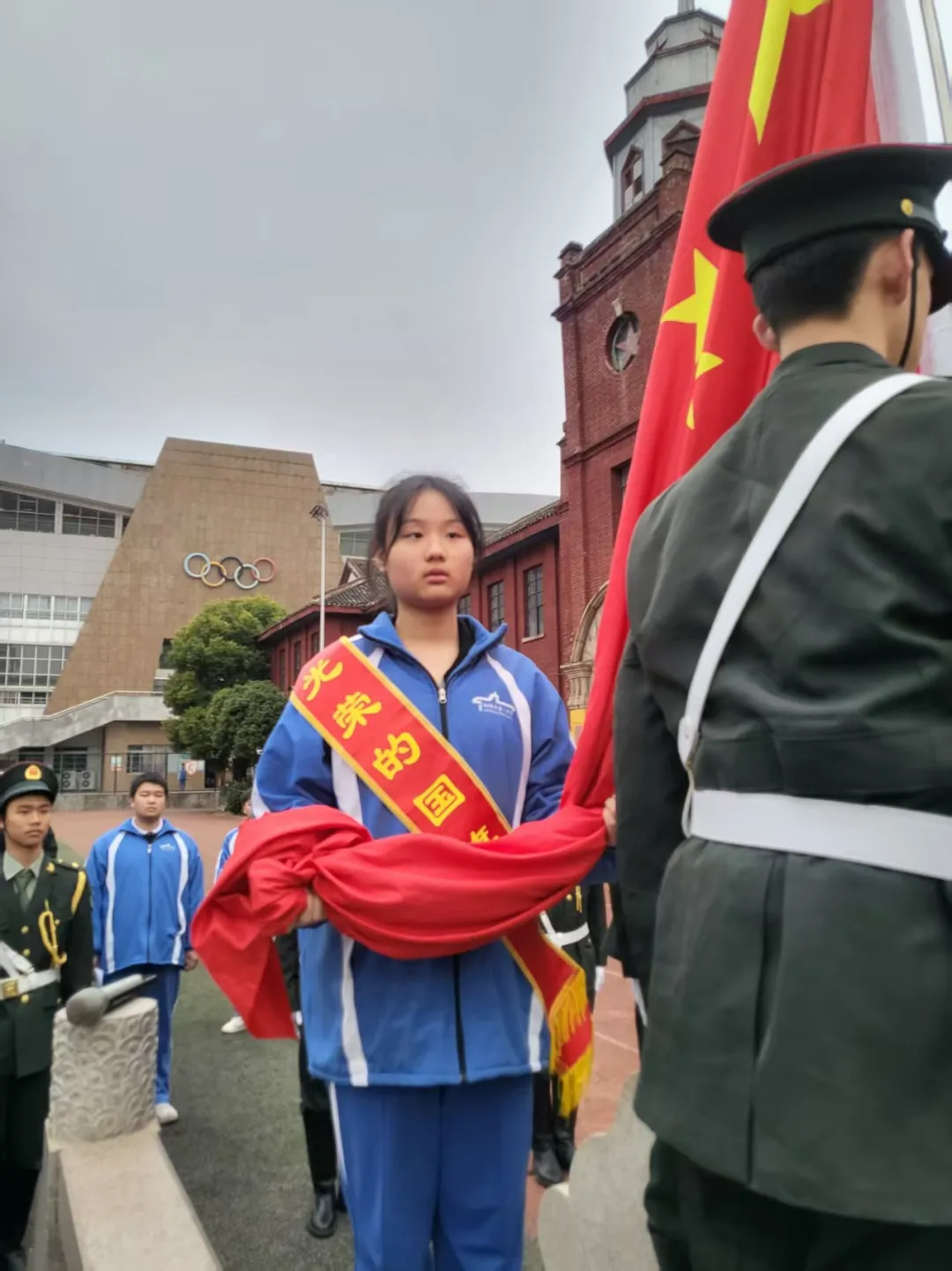 德才兼修 学艺双优——湘潭市第一中学“光荣的国旗手”第四十五期