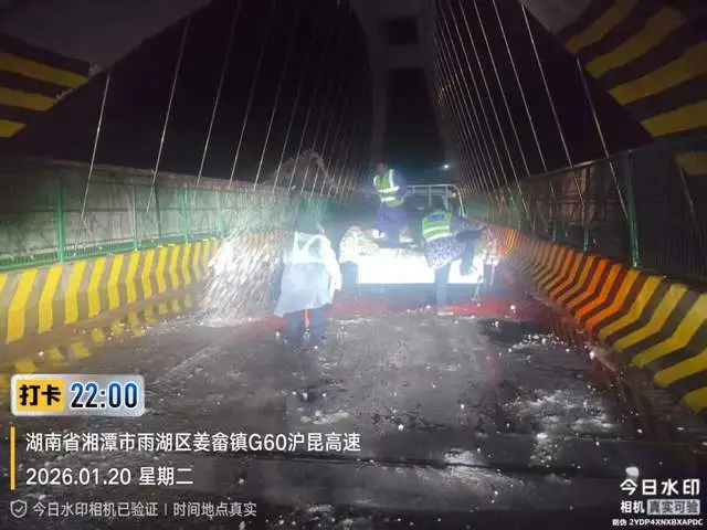闻雪而动战寒潮 护路保畅显担当——雨湖区交通运输局全力应对低温雨雪天气