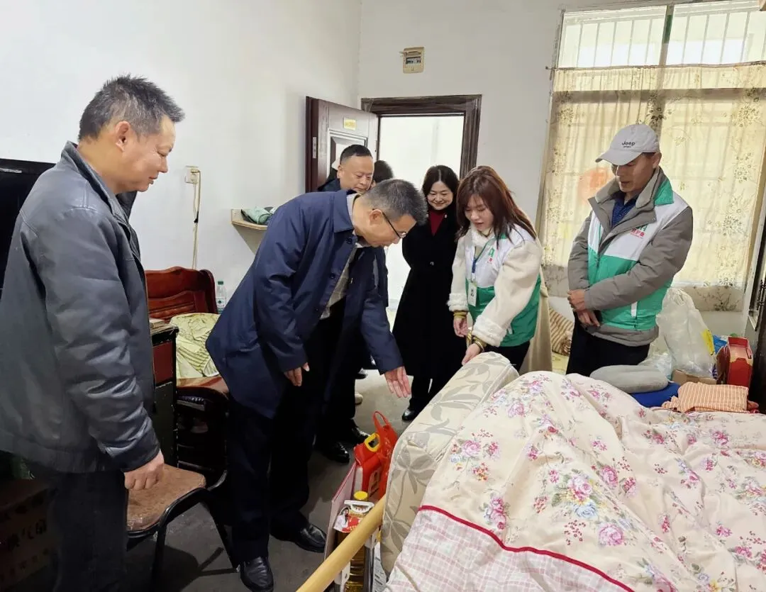 湘潭医保暖心调研走进失能家庭