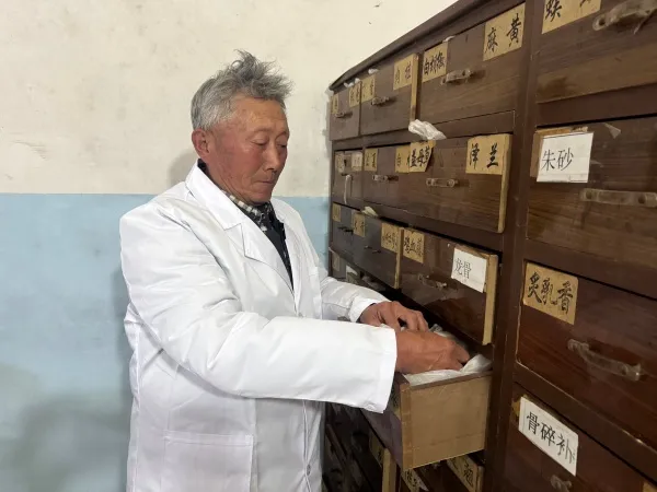 四代岐黄承家学 六十八载护乡邻——记鲁甸乐红镇平顺荣医师