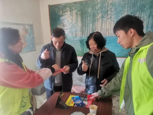 明通路社区腊八节系列活动传递冬日关怀