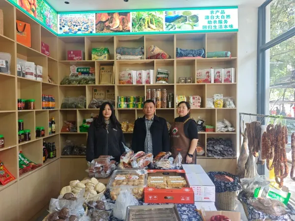鲁甸十三乡特产集结昆明 昭穗助农为在昆昭通老乡添年味