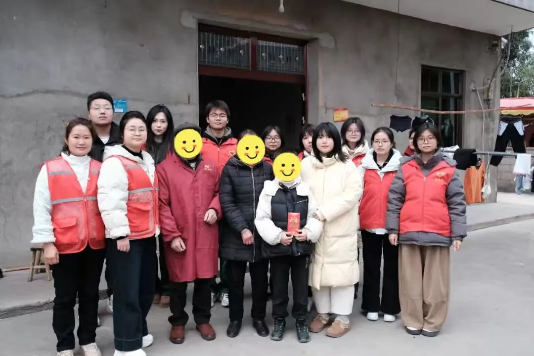 江西玉山县四股桥乡联合走访慰问困境儿童与孤寡老人