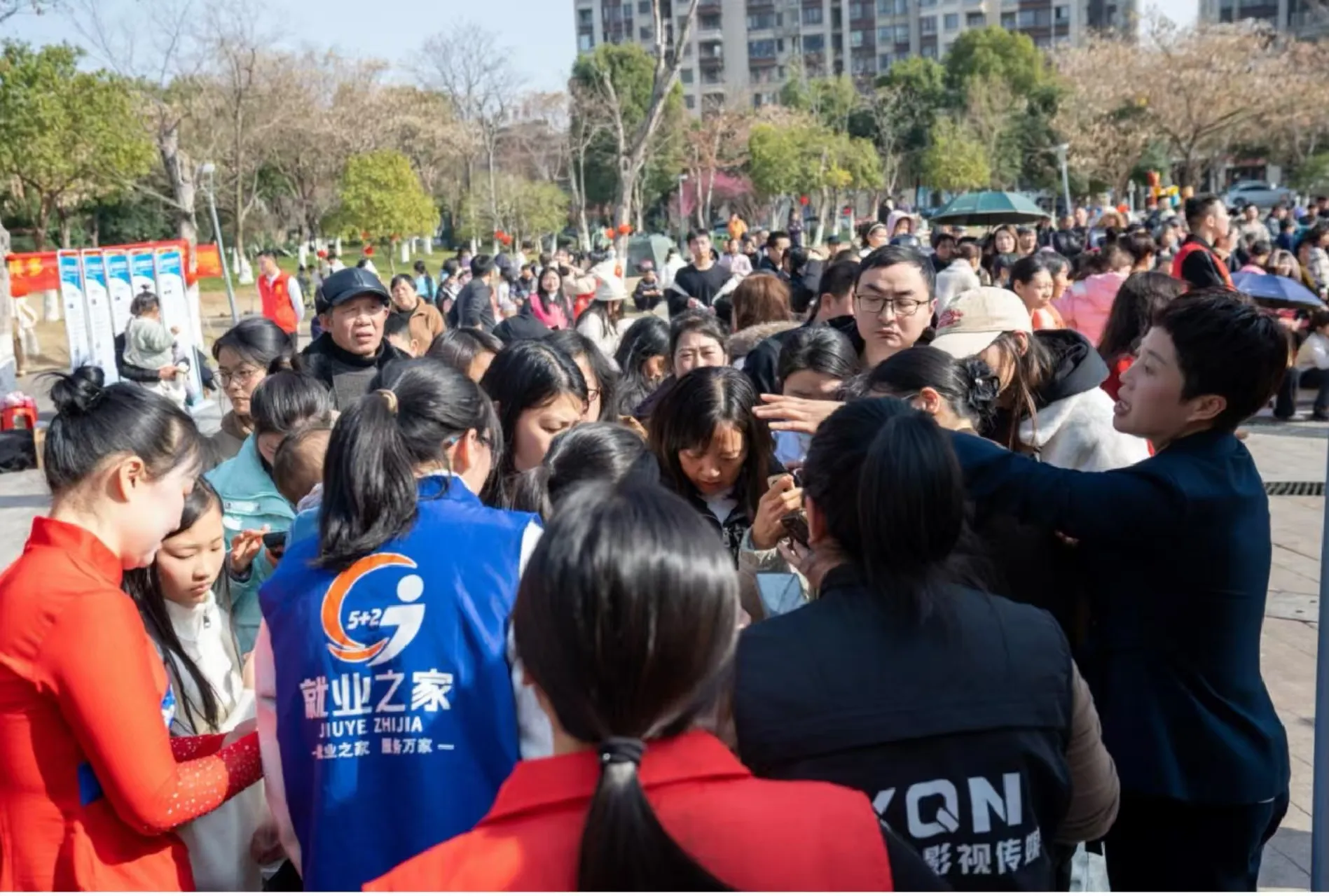 江西上饶: 春风送暖传政策 就业帮扶润民心