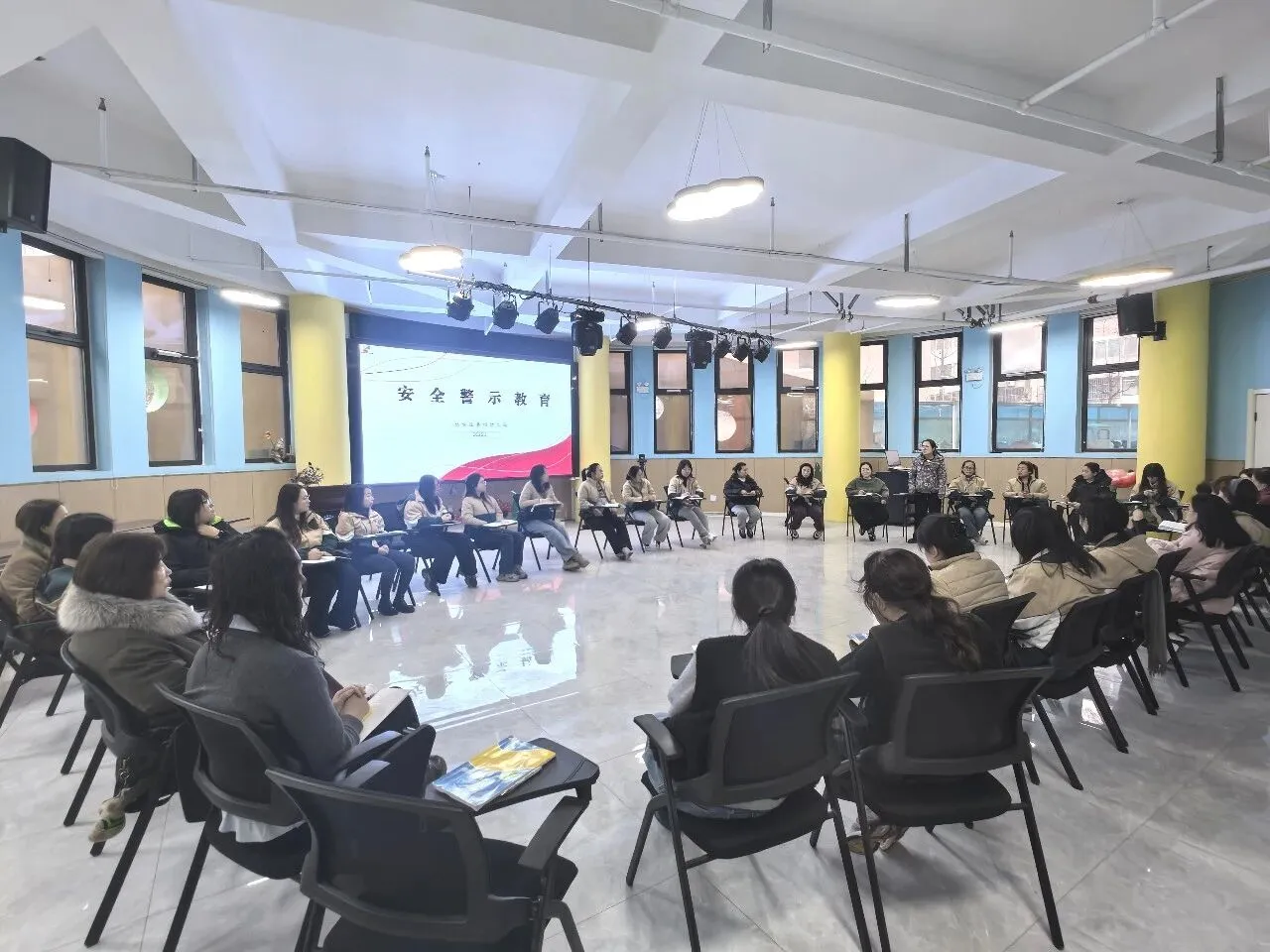 承育赋能聚力 精准备战起航 ——丛台区第四幼儿园2026年春季学期开学前全员培训