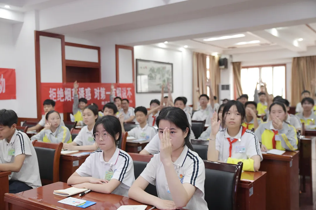 “吃动平衡 身心健康”:湘潭县疾控中心开展健康讲座进校园活动