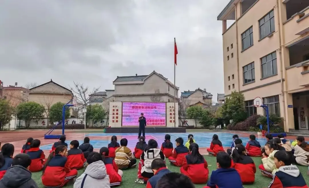 江西玉山: 法治宣传进校园 护航青春助成长