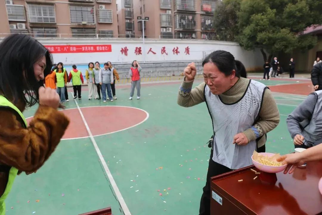 岁月不败 爱你老己 湘潭县人民医院三八节活动超有料!