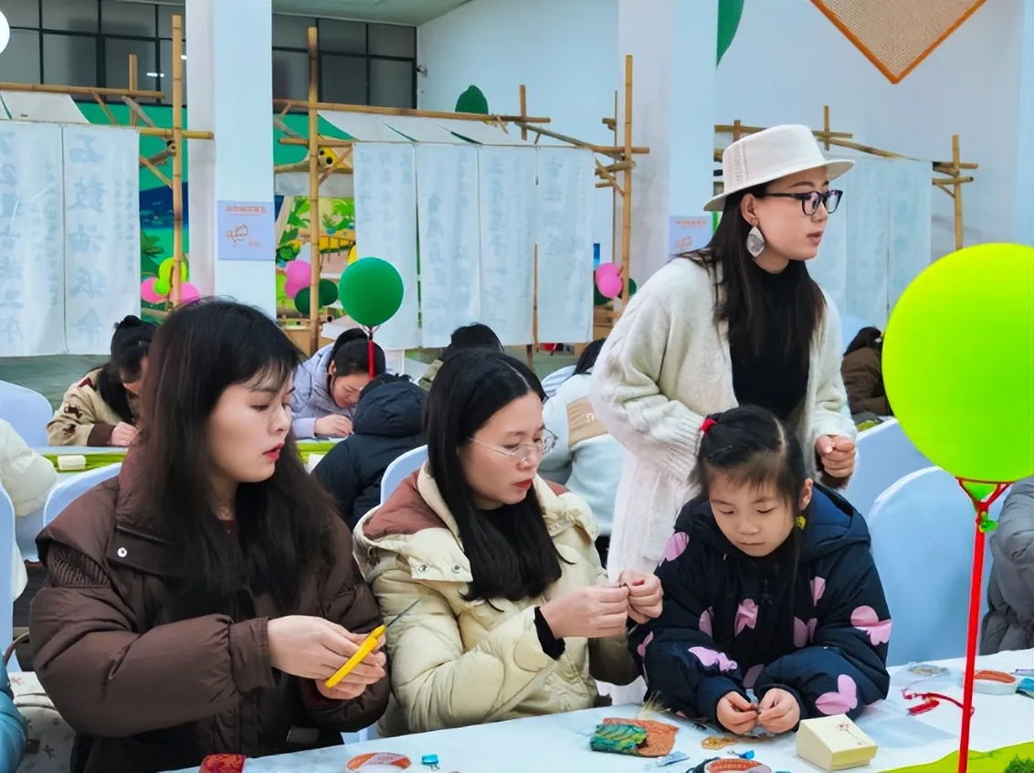 悦己·自成光芒——湘机中学举办庆祝“三八”国际劳动妇女节活动