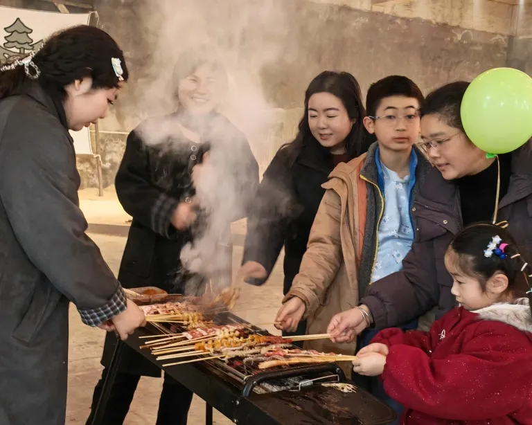 悦己·自成光芒——湘机中学举办庆祝“三八”国际劳动妇女节活动