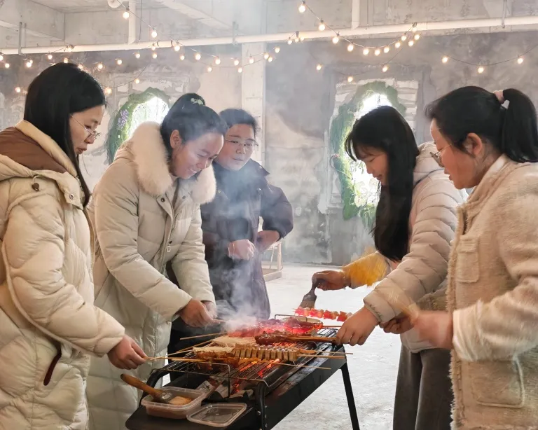 悦己·自成光芒——湘机中学举办庆祝“三八”国际劳动妇女节活动
