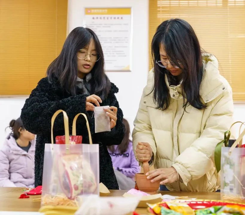 巾帼绽芳华·筑梦新凤凰|湘潭凤凰中学2026年“三八”妇女节系列活动温馨来袭
