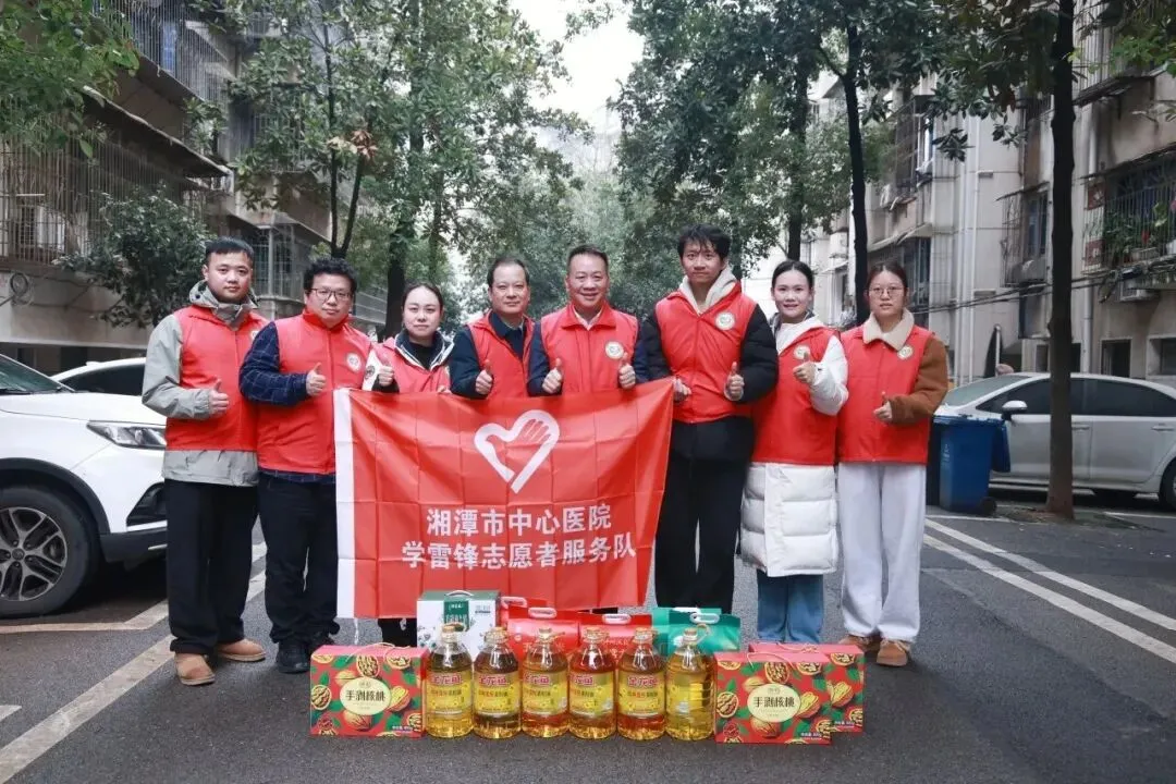 湘潭市中心医院:春“锋”送暖 “惠景志愿红”如约而至