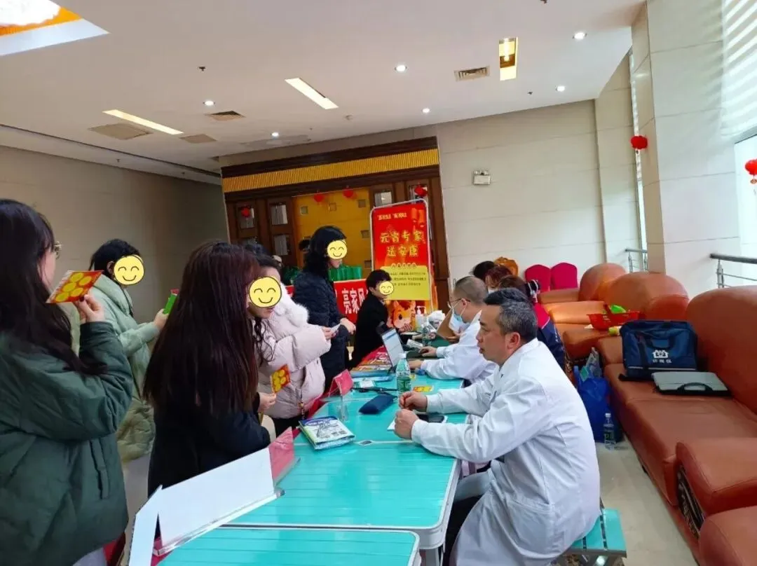 湘潭市中心医院:春“锋”送暖 “惠景志愿红”如约而至