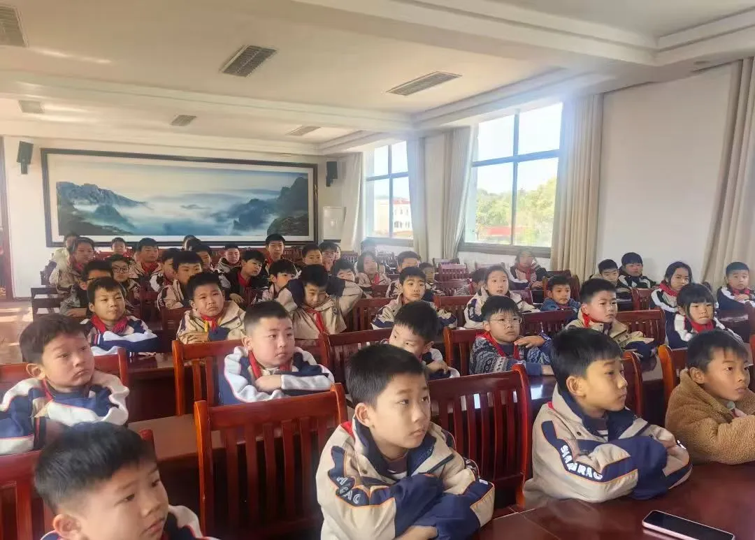 江西上饶广信区第三小学开展学生心理健康专题讲座