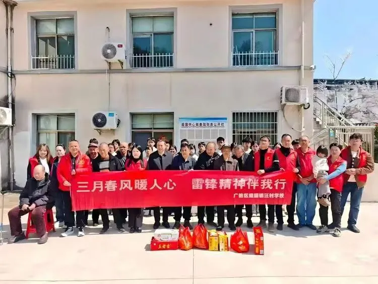 江西上饶汪村学校: 三月春风暖人心 雷锋精神伴我行