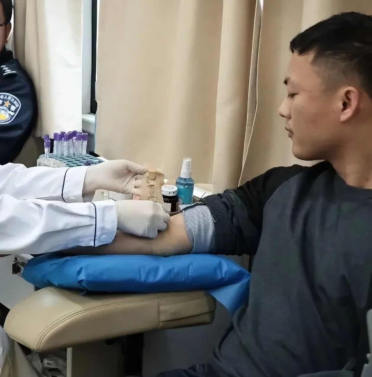 热血铸忠魂 奉献显担当——湘潭县人民法院紧急组织干警参与无偿献血活动