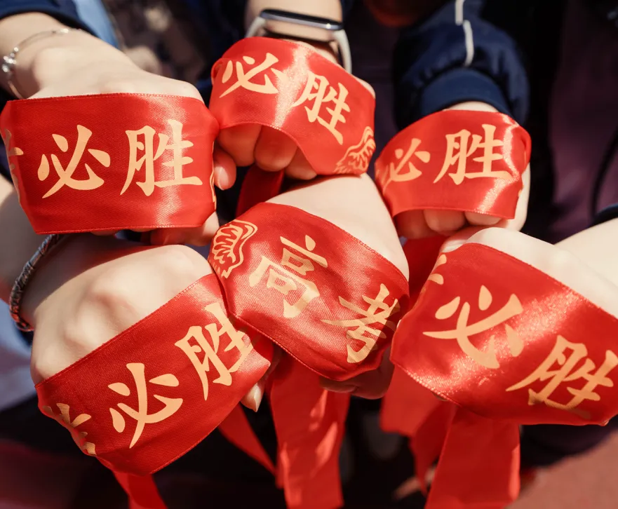 砺剑八十日,凤凰凌九霄——湘潭凤凰中学2026届高考誓师大会燃情纪实