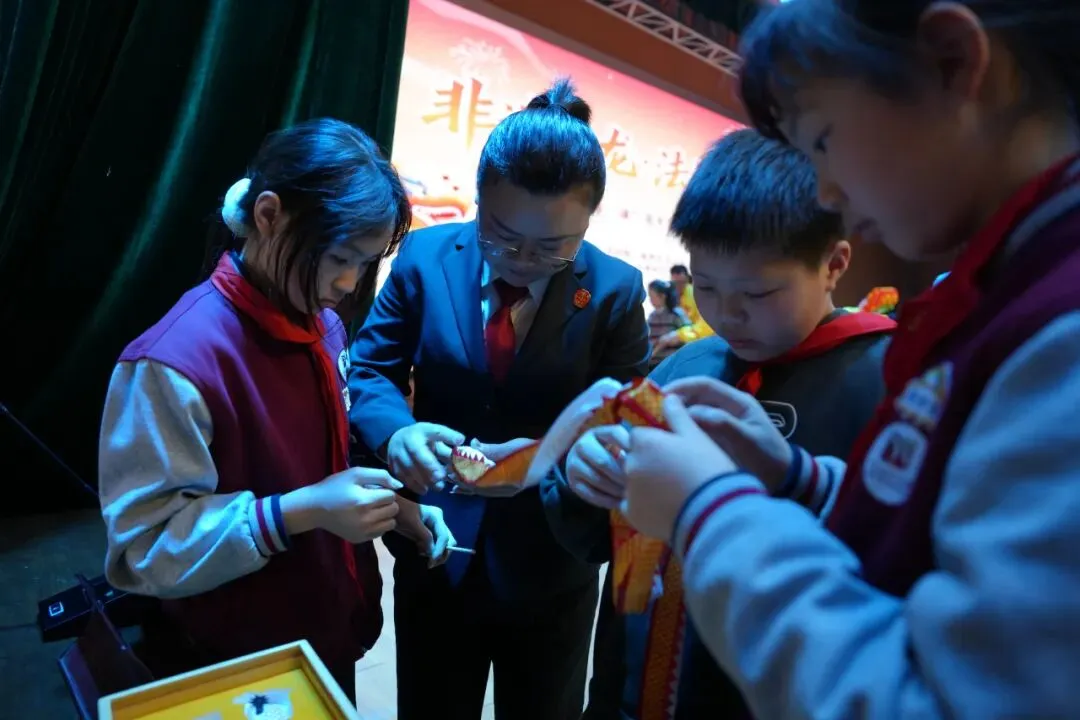 非遗火龙舞动莲乡,法治课堂开讲啦
