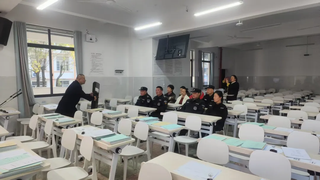 严督细查筑防线,清风护航新学期