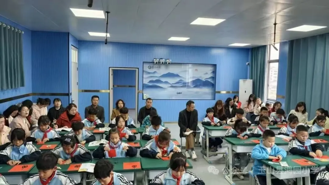 江西玉山县鸿园小学开展音美学科校本教研活动