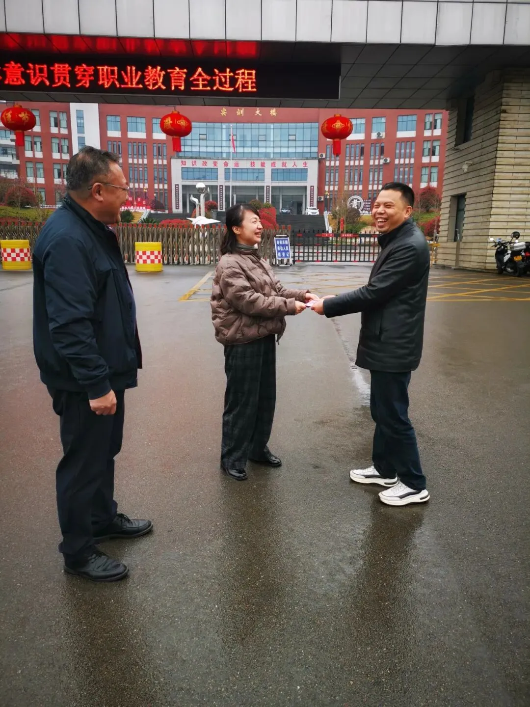 跨越山水赴一场教育之约——湘机中学赴永顺县职教中心交流慰问纪实